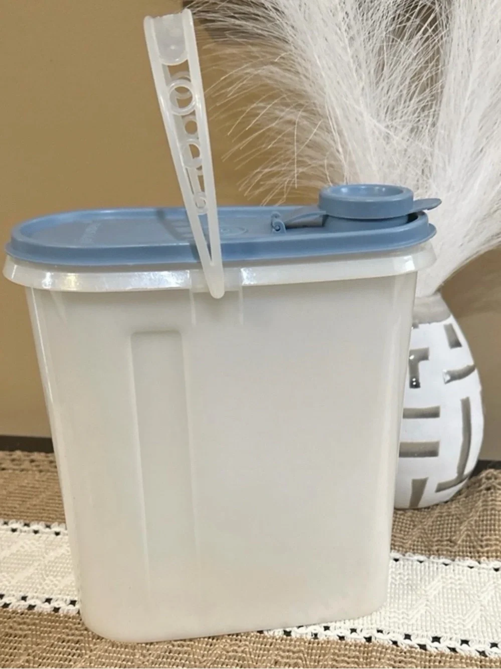 Vintage Tupperware Beverage Buddy 2 Qt Pitcher Blue Flip Top Lid